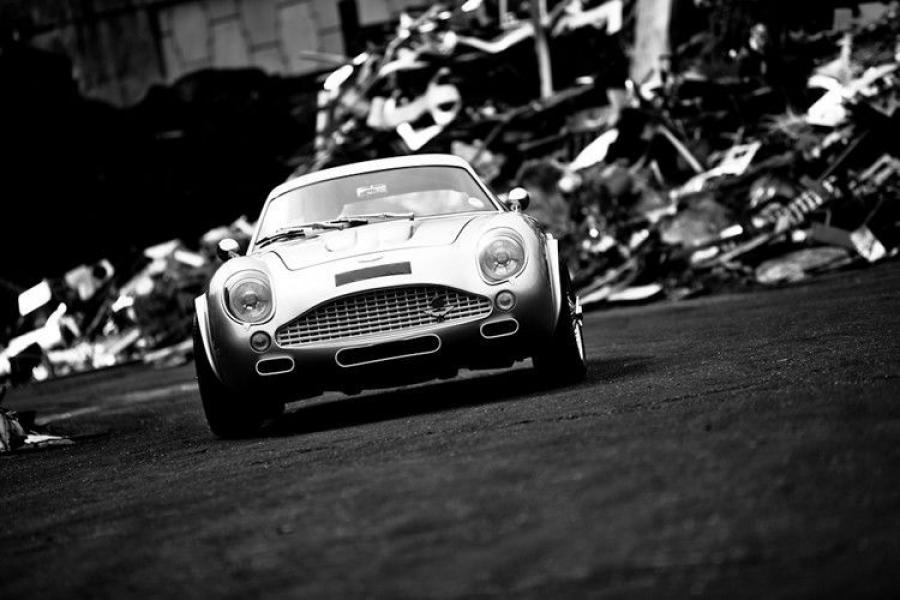  Aston Martin DB7 DB4 GT Zagato Evocation 2012 года  (фото 8 из 18)